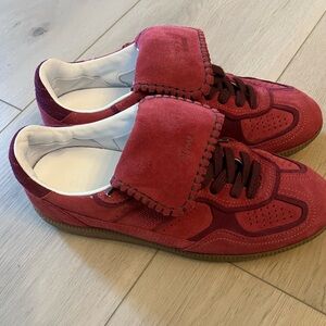 Aloha’s women sneakers size 7.5